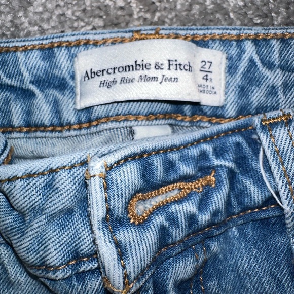 A&F High Rise Mom Jean Curve Love - Picture 2 of 2